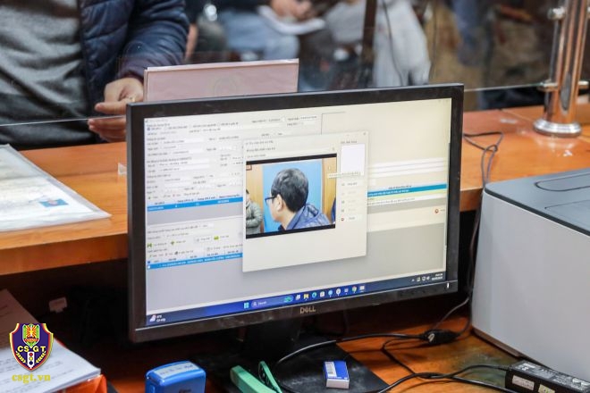 Ngày đầu tiên cấp đổi giấy phép lái xe diễn ra nhanh chóng, thuận lợi, hài lòng người dân