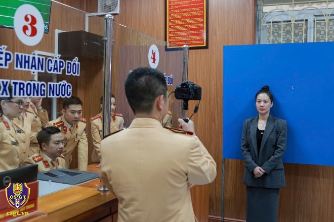 Chụp ảnh chân dung làm thủ tục cấp đổi