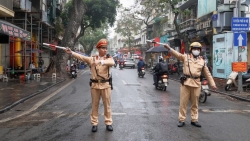 ngay dau han che xe tren 16 cho vao pho co ha noi giam un tac