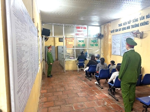 Hoạt động thăm gặp người thân vẫn diễn ra bình thường Hoạt động thăm gặp người thân vẫn diễn ra bình thường