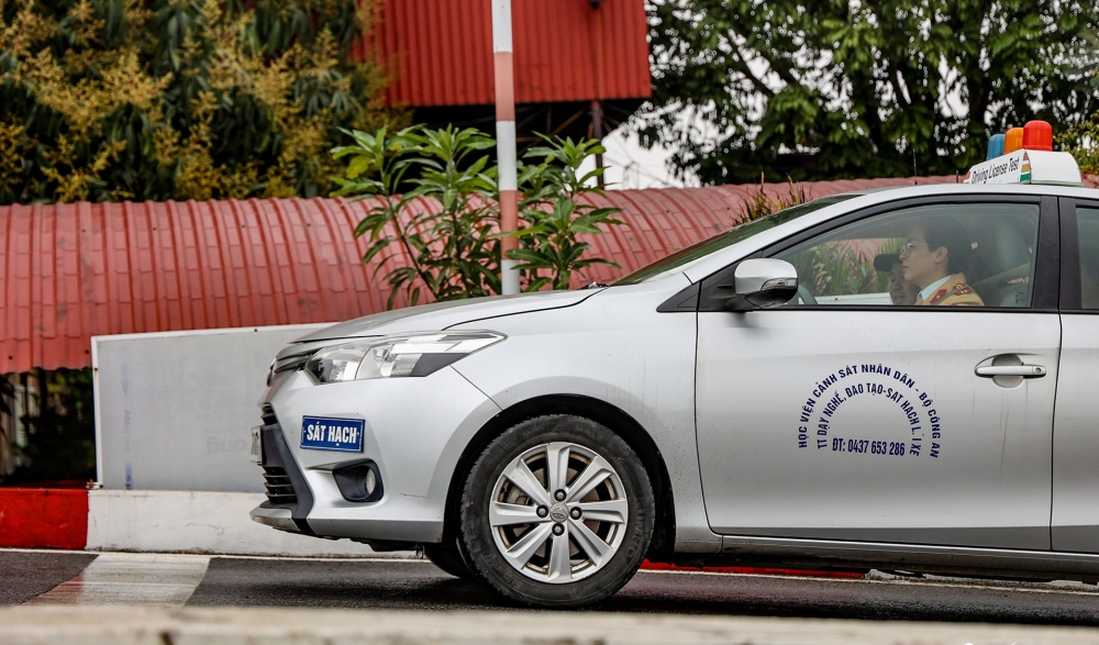 CSGT Hà Nội trong ngày đầu sát hạch lái xe ô tô (ảnh minh hoạ: Đình Hiếu)