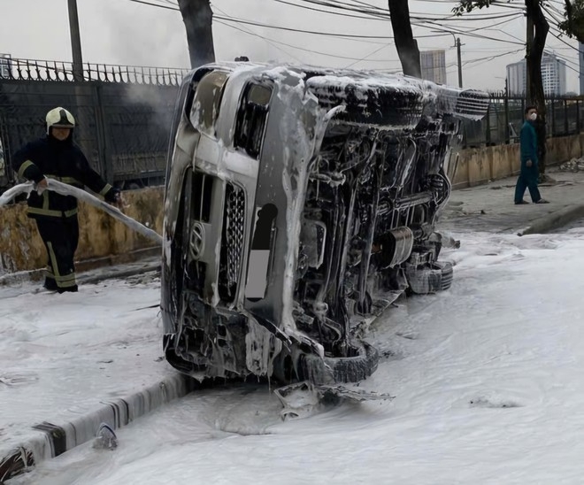 Đám cháy xuất phát từ khoang máy