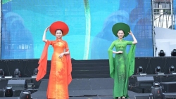 le hoi ao dai ton vinh ve dep phu nu cong an nhan dan