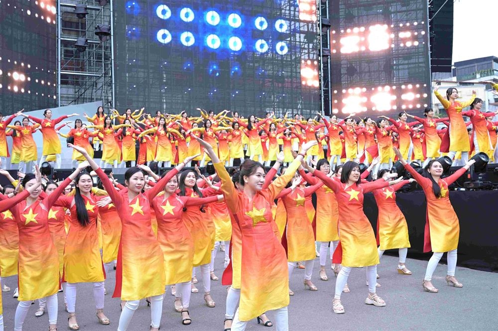 Lễ hội Áo dài tôn vinh vẻ đẹp phụ nữ Công an Nhân dân Tôn vinh di sản Hà Thành qua Festival Thăng Long-Hà Nội 2025