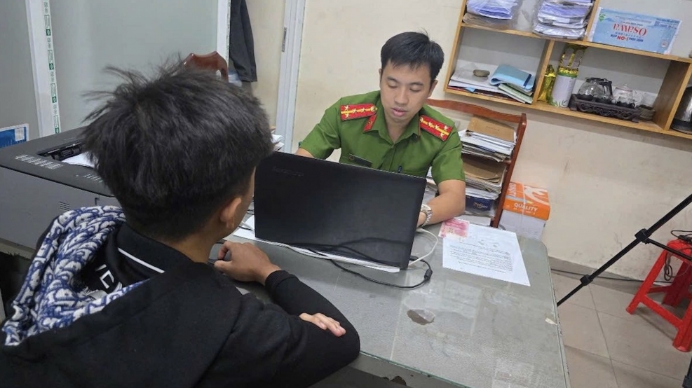 6 thanh thiếu niên bị điều tra tội giết người vì dùng gậy sắt đánh bạn học