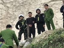 4 tau hut trong tai lon khai thac cat trai phep tren song hong