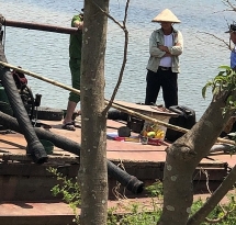 Công nhân đang hút cát tá hỏa phát hiện đầu người