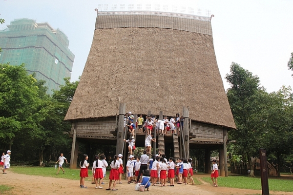 di quanh ha noi vui choi nghi duong dip 304 va 15