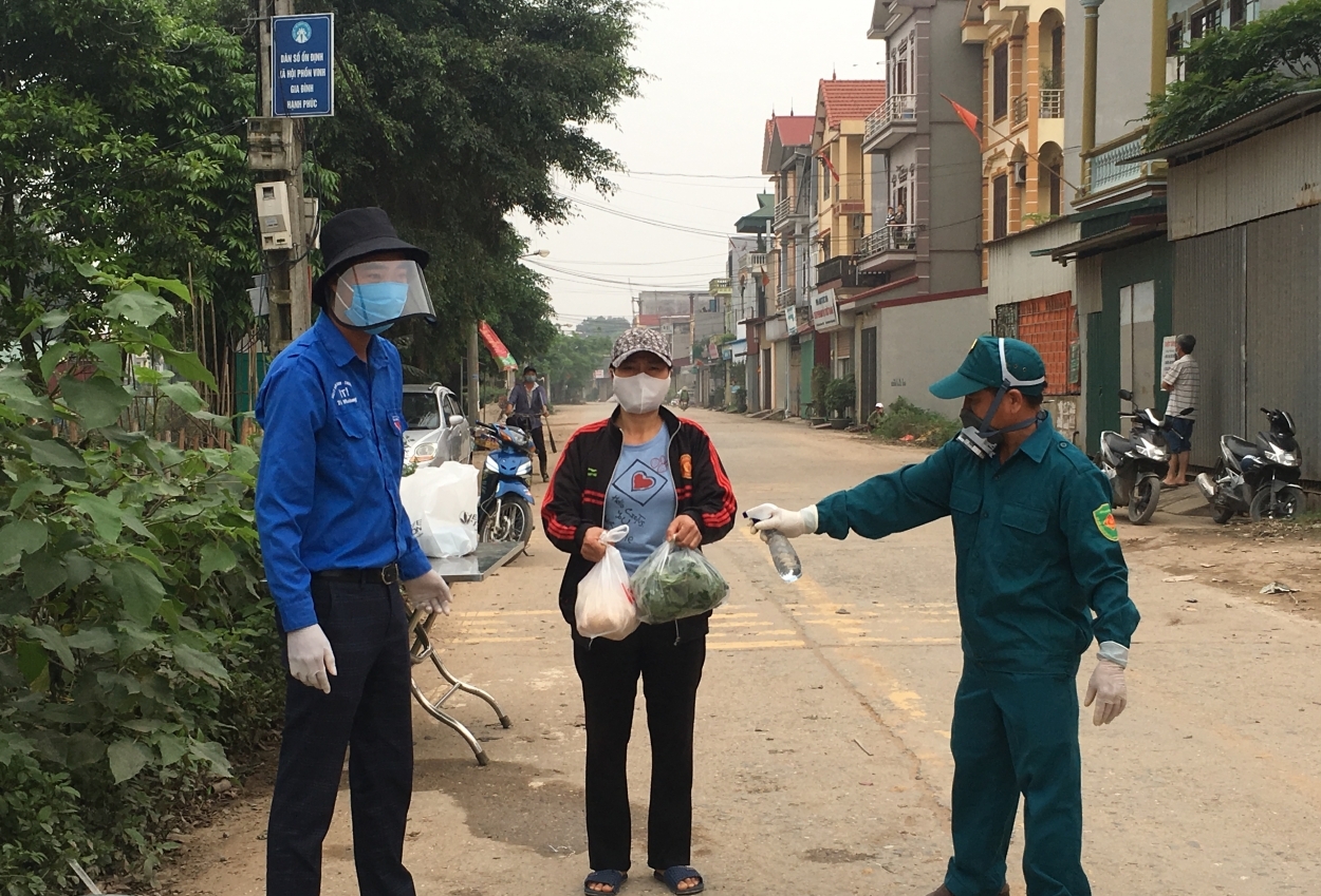 thanh pho ha noi se sat canh cung nguoi dan thon ha loi