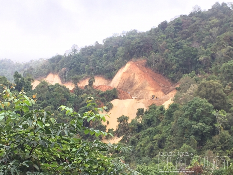 Vụ phá rừng phòng hộ làm đường ở Điện Biên: Ai đã bật “đèn xanh” cho sai phạm?