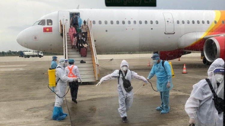 Hơn 100 công dân Việt Nam từ Indonesia về nước