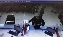 Đầu thú sau 1 tuần nổ súng cướp ngân hàng ở Sóc Sơn: Nghi phạm có thể bị 15 năm tù