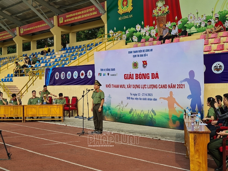 14 đội tranh giải bóng đá khối Tham mưu và Xây dựng lực lượng CAND năm 2021.