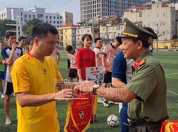 14 đội tranh giải bóng đá khối Tham mưu và Xây dựng lực lượng CAND năm 2021.