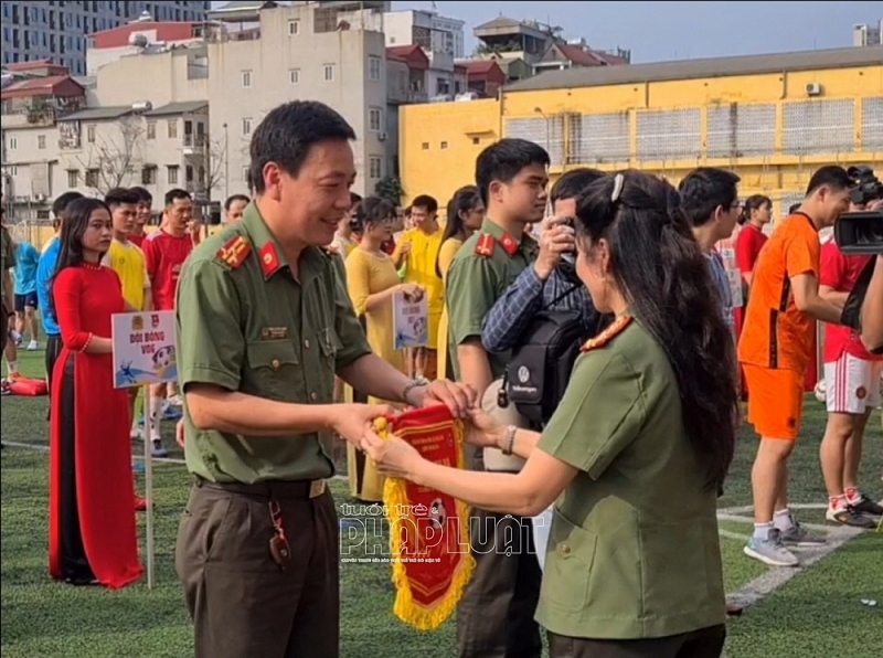 14 đội tranh giải bóng đá khối Tham mưu và Xây dựng lực lượng CAND năm 2021.