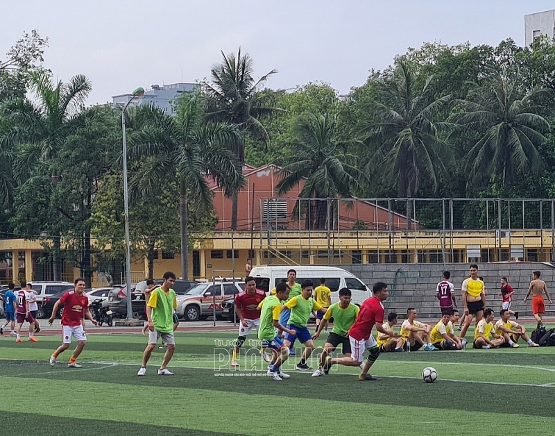 Một pha dẫn bóng