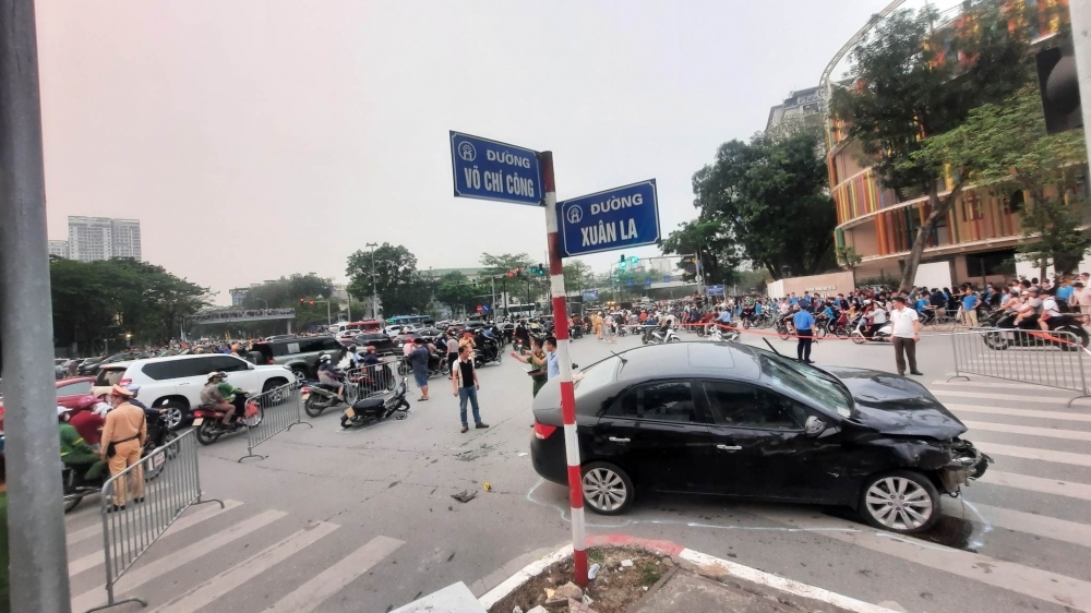 Hà Nội: Người lái ô tô tông 17 xe máy trên đường Võ Chí Công không vi phạm nồng độ cồn