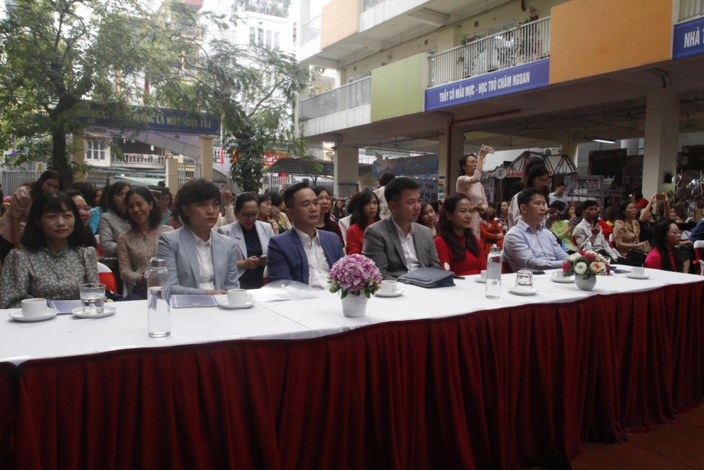 Các đại biểu tham dự Ngày hội Sách tại trường Tiểu học Phúc Tân (Hoàn Kiếm, Hà Nội)