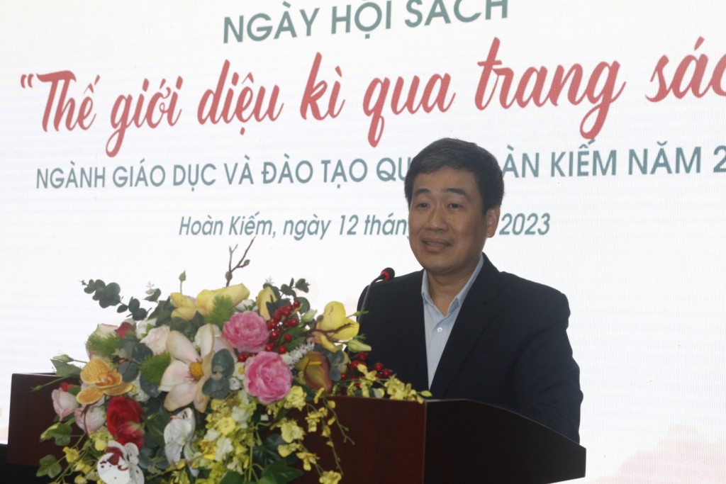 Phó Chủ tịch UBND quận Hoàn Kiếm Nguyễn Quốc Hoàn phát biểu chỉ đạo tại Ngày hội sách