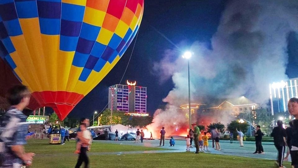 Khinh khí cầu ở Tuyên Quang gặp sự cố bốc cháy
