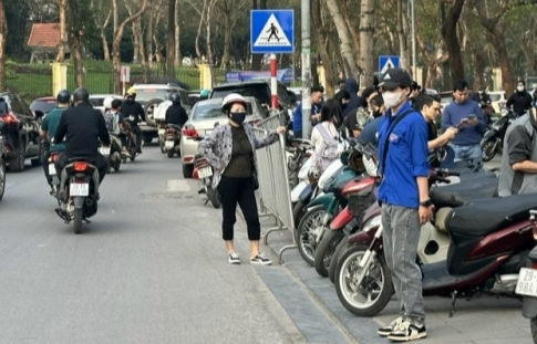 Con đường màu xanh ở Dịch Vọng - Cầu Giấy