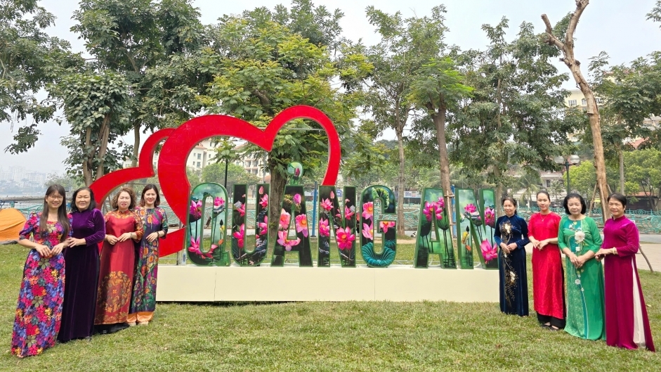 Người dân Tây Hồ tự hào checkin điểm đến