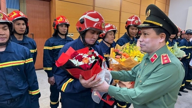 Lực lượng cứu hộ Việt Nam về nước sau khi hoàn thành nhiệm vụ ở Myanmar