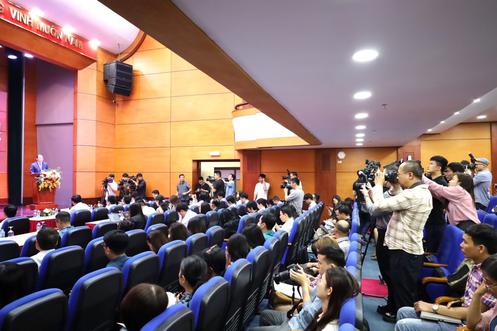 Đông đảo phóng viên Trung ương và địa phương tác nghiệp tại buổi họp báo