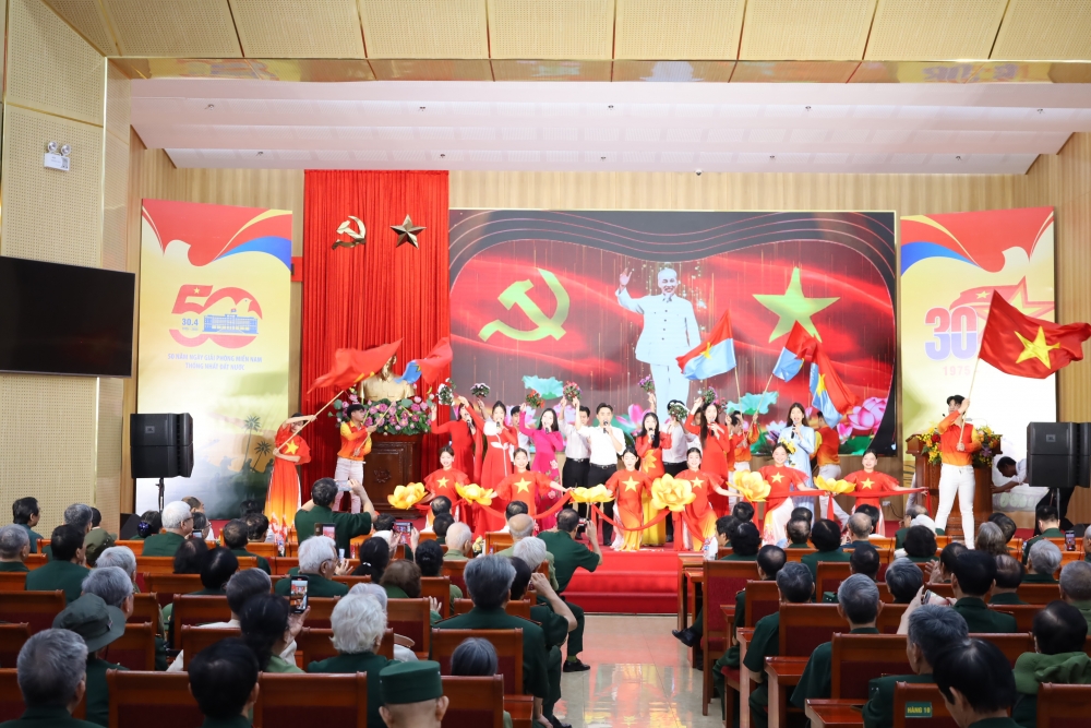 Cựu chiến binh, thanh niên xung phong quận Hoàng Mai kết nối quá khứ - hiện tại