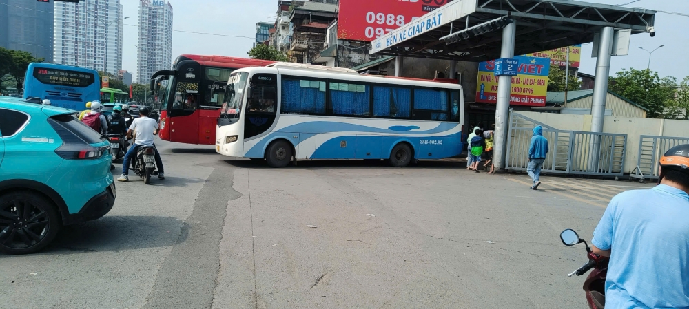 Căng thẳng giao thông chiều cuối ngày làm việc trước kỳ nghỉ lễ