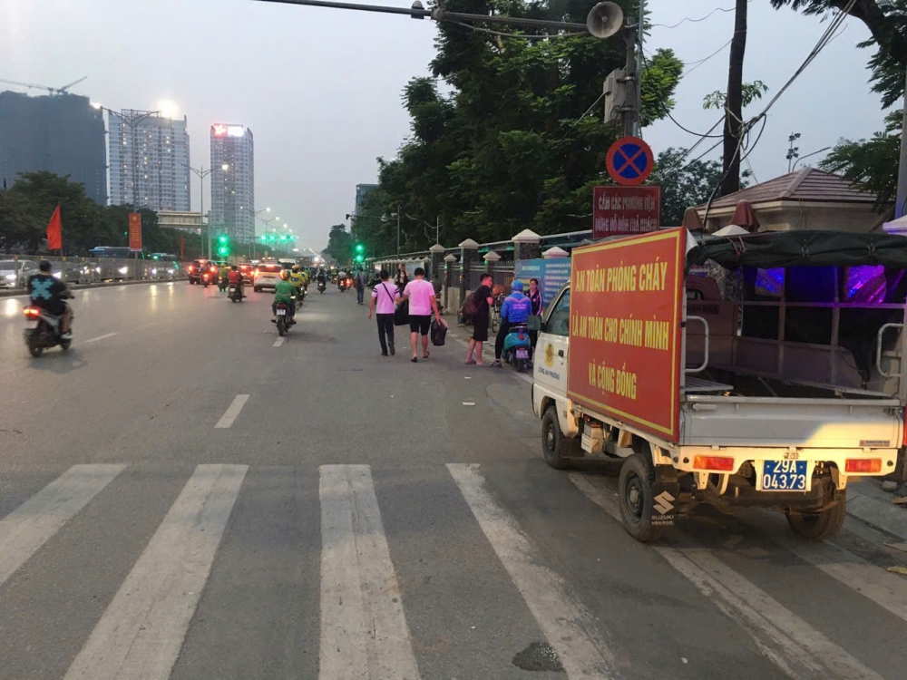 Căng thẳng giao thông chiều cuối ngày làm việc trước kỳ nghỉ lễ