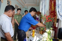 Truy tặng Huy hiệu 