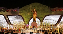 man nhan voi chuong trinh nghe thuat tay bac son la sang mai ten nguoi