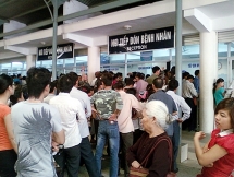 Cân nhắc chưa tăng giá viện phí khi xăng tăng, điện tăng