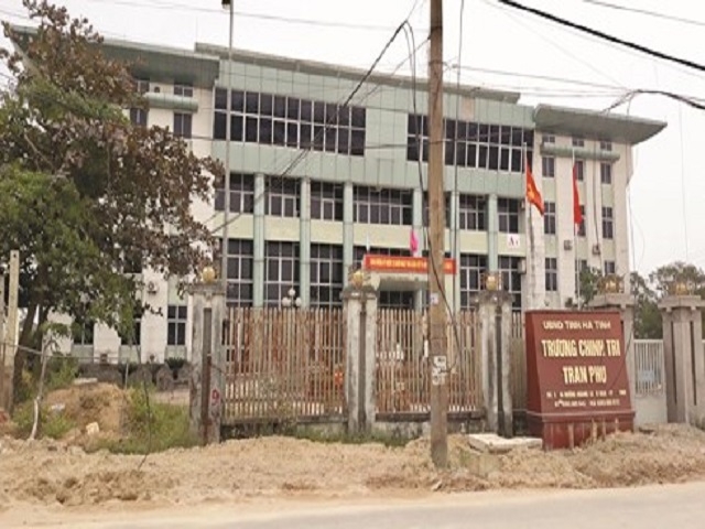 Hà Tĩnh: Đăng tin nói xấu lãnh đạo trên Facebook, cán bộ chính trị bị đình chỉ