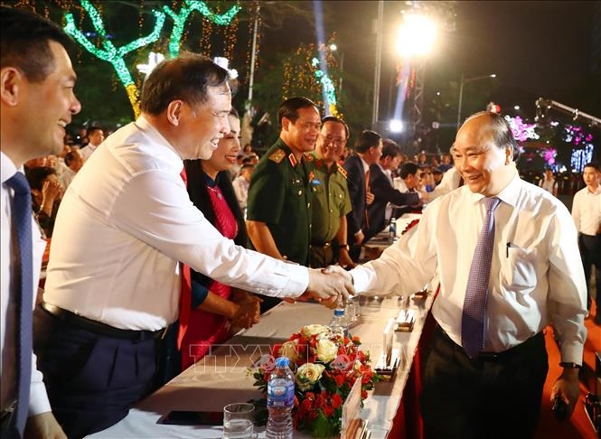 Thủ tướng Nguyễn Xuân Phúc dự Lễ hội Hoa Phượng đỏ 2019