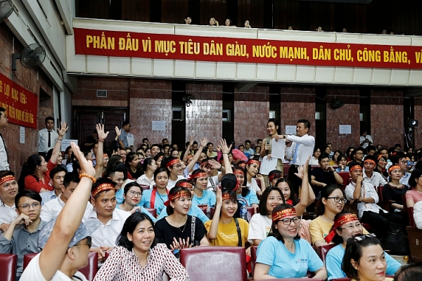 hoi thi ngoi nha chung noi bai nu cuoi tu trai tim