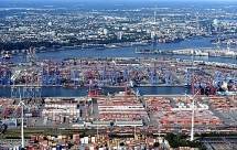 Chiến tranh thương mại phủ bóng lên kinh tế toàn cầu