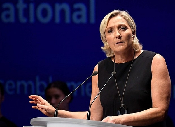 lanh dao cuc huu le pen o phap bi buoc toi su dung ngan quy trai phep