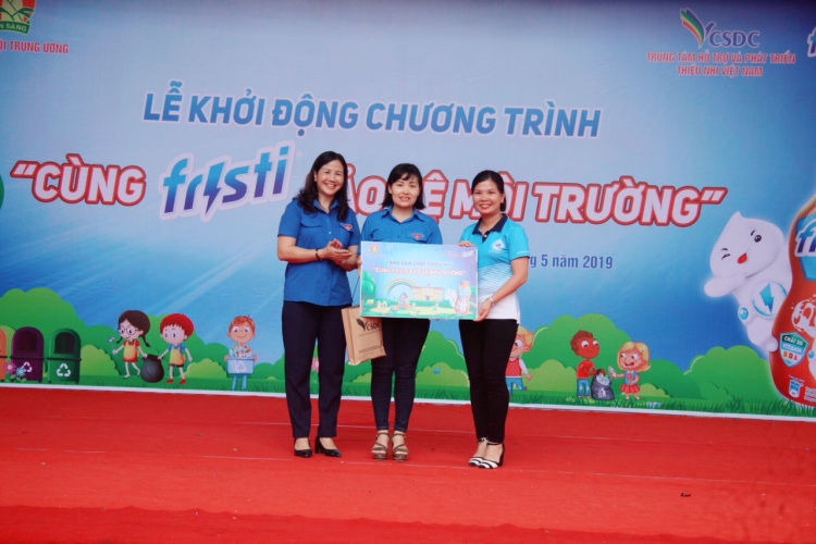 Khởi động Chương trình “Cùng Fristi bảo vệ môi trường”