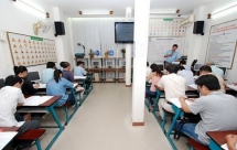 Học trực tuyến lý thuyết lái xe thay vì học tập trung, giám sát bằng vân tay