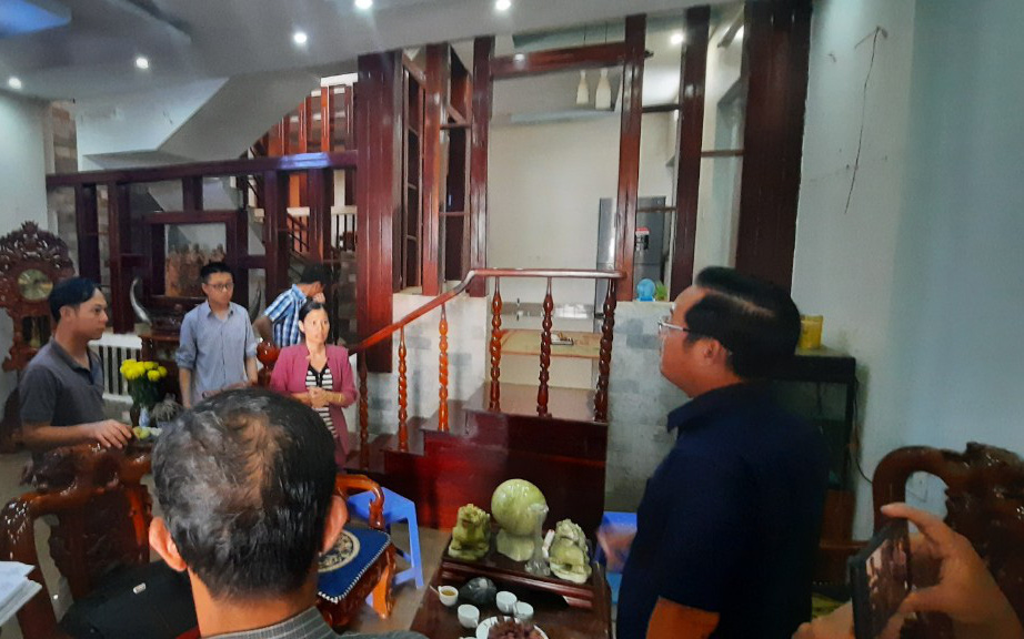 Vụ thi thể chết cháy trong xe: Bí thư xã từng đào trộm ngôi mộ mới chôn