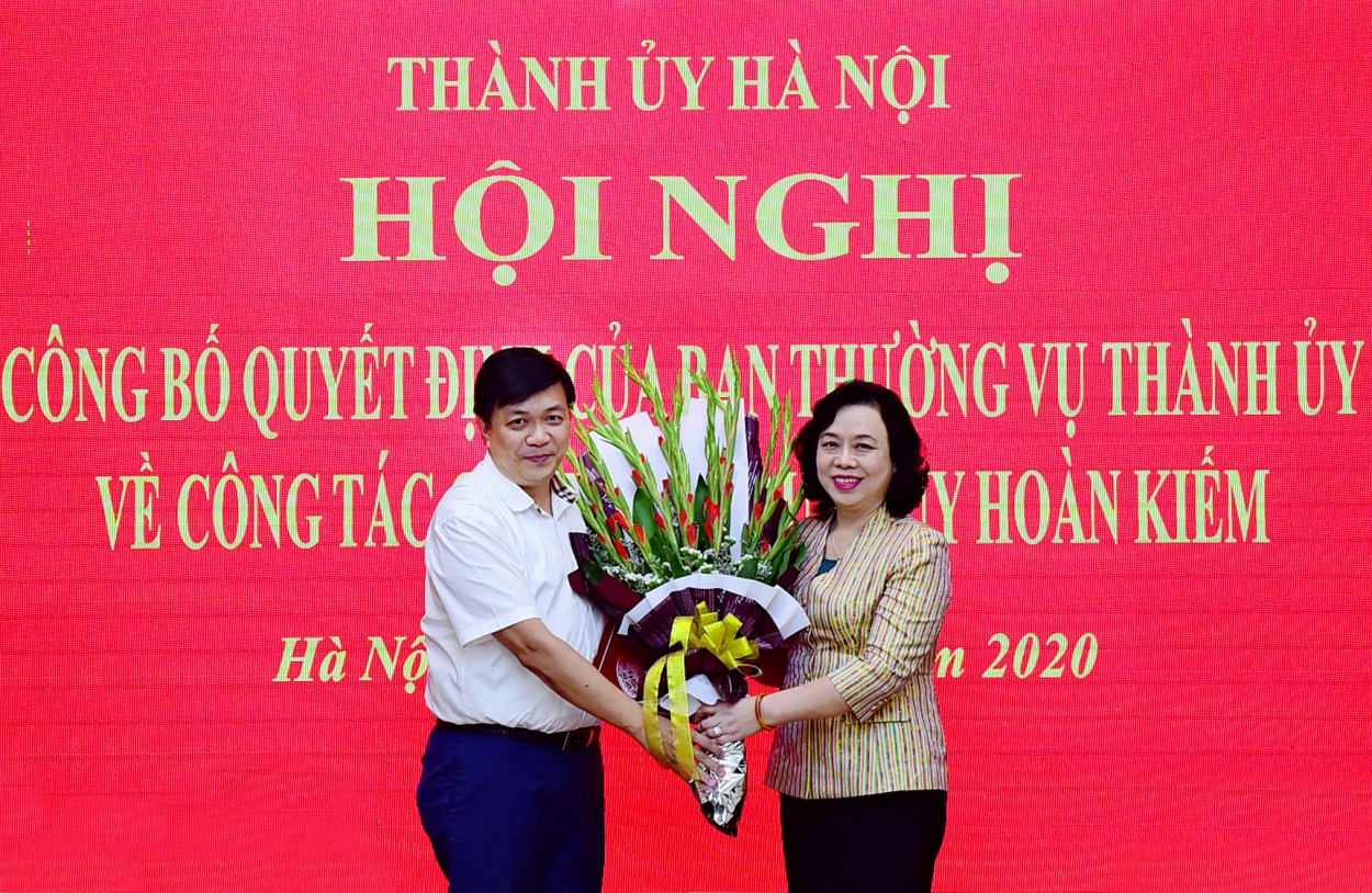 trao quyet dinh cong tac can bo tai uy ban kiem tra thanh uy ha noi