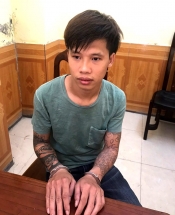 Tên trộm "thổi bay" khoá điện xe máy chỉ trong vài giây