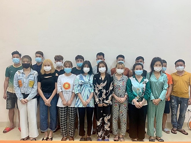 10/13 đối tượng dương tính với ma túy vừa bị bắt giữ tại quán karaoke hoạt động chui