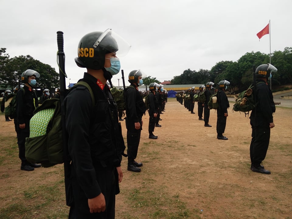 Gần 300 cảnh sát cơ động "thiện chiến" lên đường hỗ trợ Bắc Giang "đánh giặc Covid-19"
