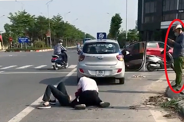 Hà Nội: Khen thưởng tài xế taxi dũng cảm bắt giữ đối tượng trốn nã