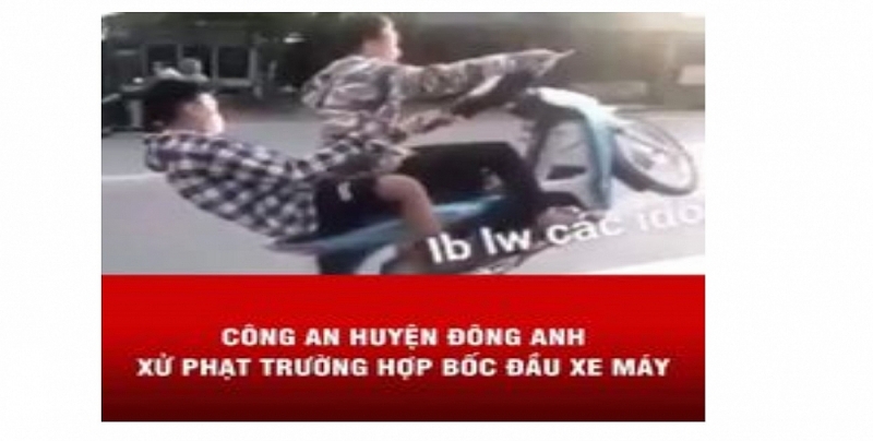 Đông Anh: Xử phạt hai thanh niên “bốc đầu” xe mô tô