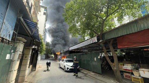 Khu vực xảy ra cháy là một bãi xe tự phát trên địa bàn phường Dịch Vọng Hậu
