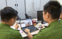 nguoi phu nu o ha noi sap bay gia danh cong an mat hon 2 ty tai 4 ngan hang